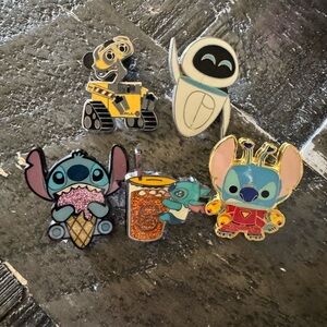 DISNEY PINS .